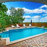 Vakantiehuis Family Friendly House With A Swimming Pool Basarinka, - 14663 Poreč