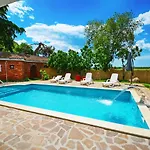 Family Friendly House With A Swimming Pool Basarinka, - 14663 Vakantiehuis *